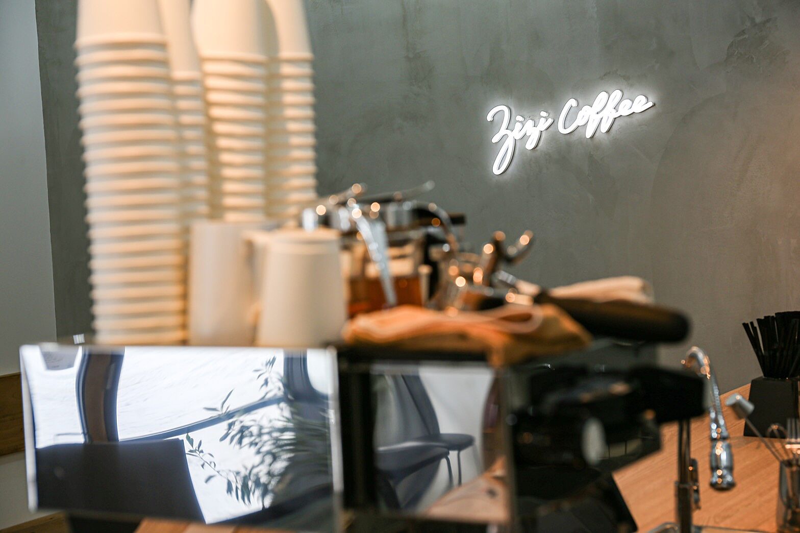 アトリエジジ19ハーフ アトリエ ジジ(atelier ZiZi)｜ホットペッパービューティー